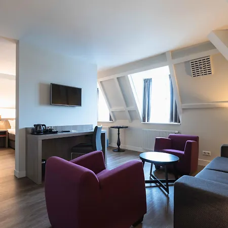 מלון Grand En De Draak 4*