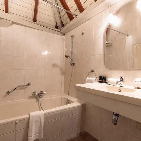 Grand En De Draak מלון