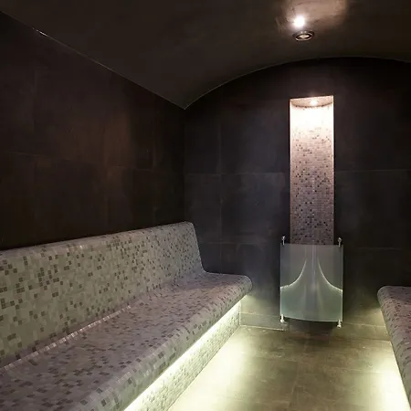 Grand En De Draak 4*