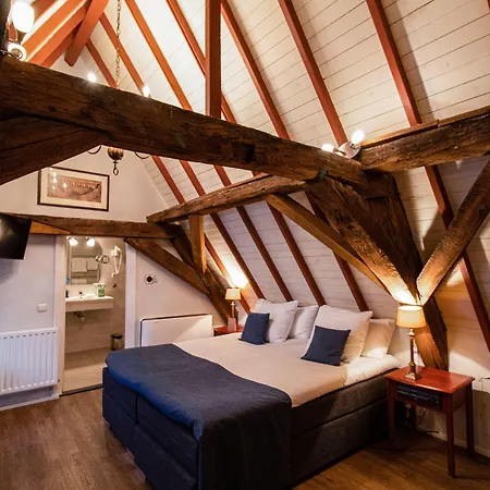 Grand En De Draak 4* ברחן אופ זום