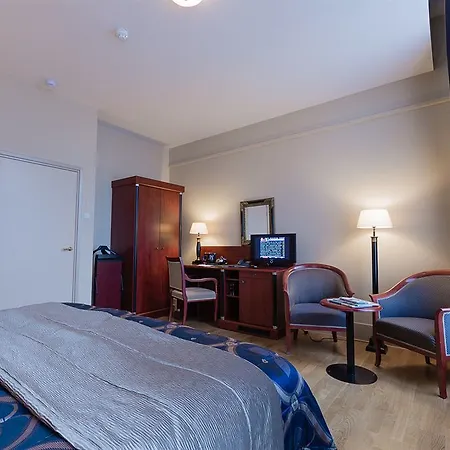 Grand En De Draak 4*