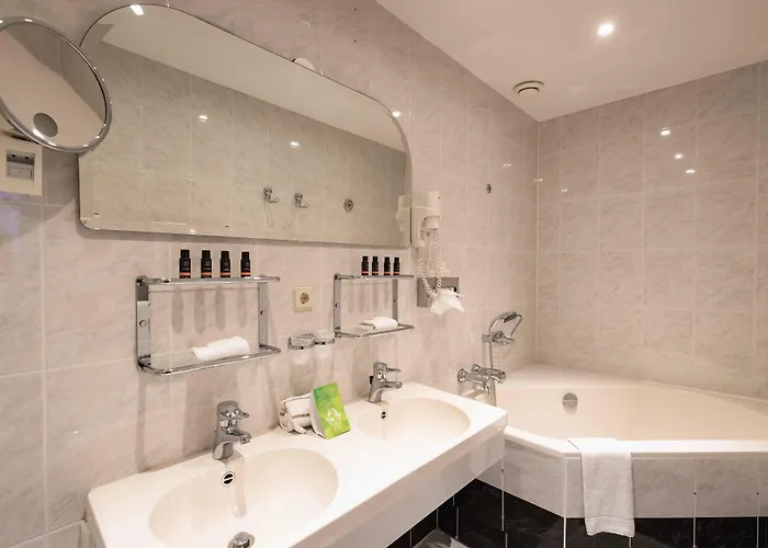 Grand En De Draak 4*