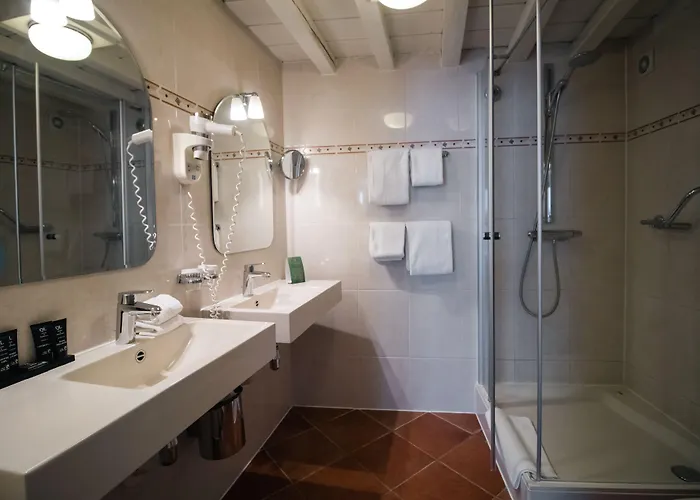 Grand En De Draak 4*