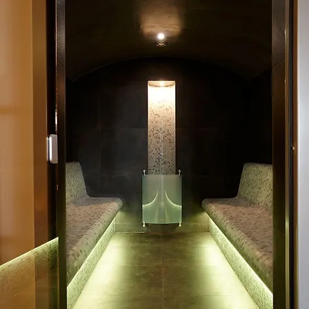 Hotel Grand En De Draak 4*